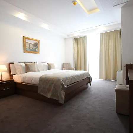 Royal Gold - Ruza 3*