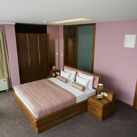 Royal Gold - Ruza 3*