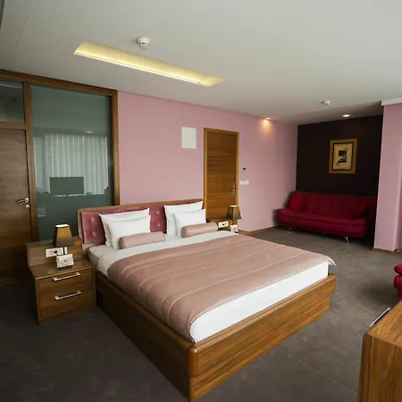 Royal Gold - Ruza 3*